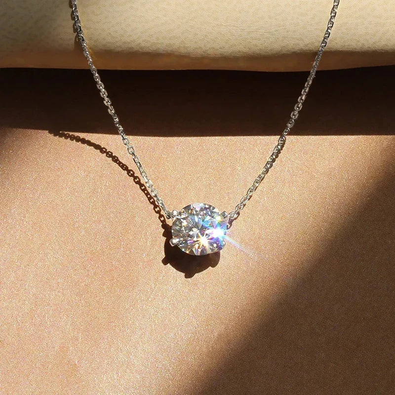Elegantiškas Solitaire vėrinys su kristalu